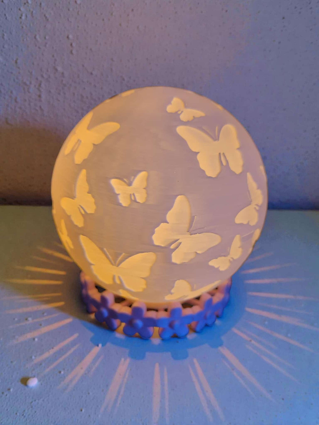 Schmetterlings-Lichtkugel – Zauberhafte 3D-Deko mit LED-Beleuchtung